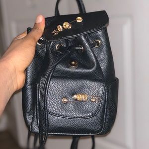 My baby needs new Stylish owner 💕Black mini purse